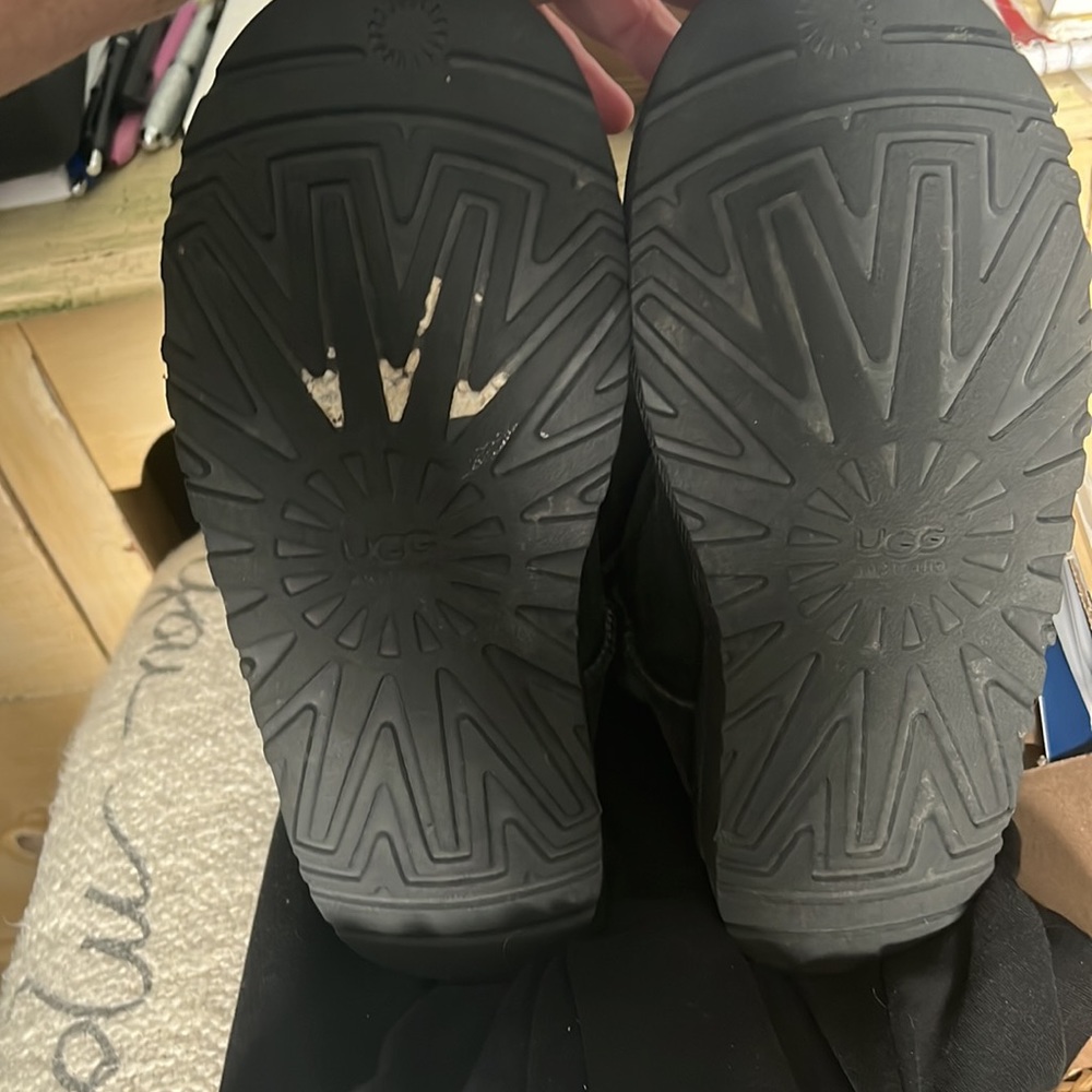 Short black Authentic Uggs; Size 5 in good condition - Picture 5 of 8